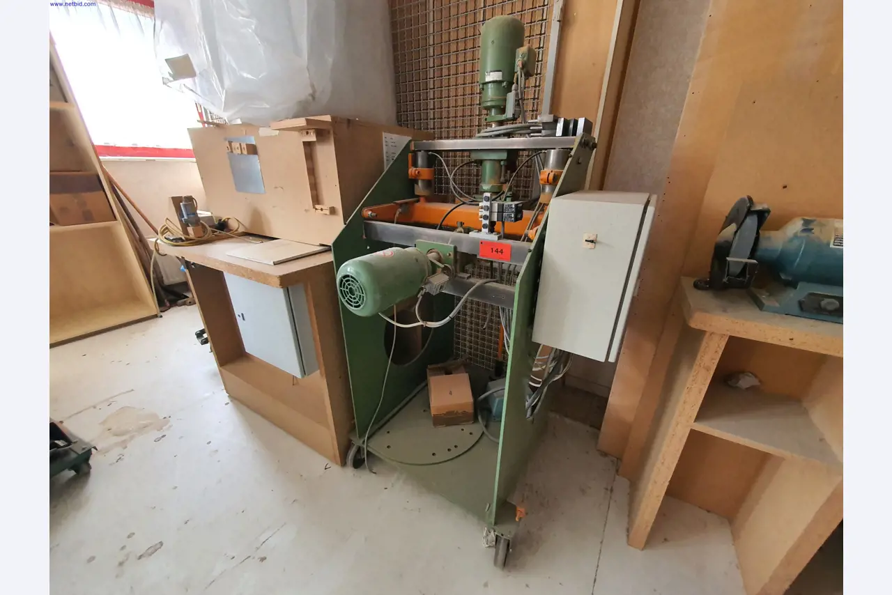 Máquinas bem conservadas para a produção de mobiliário para salas de estar-1