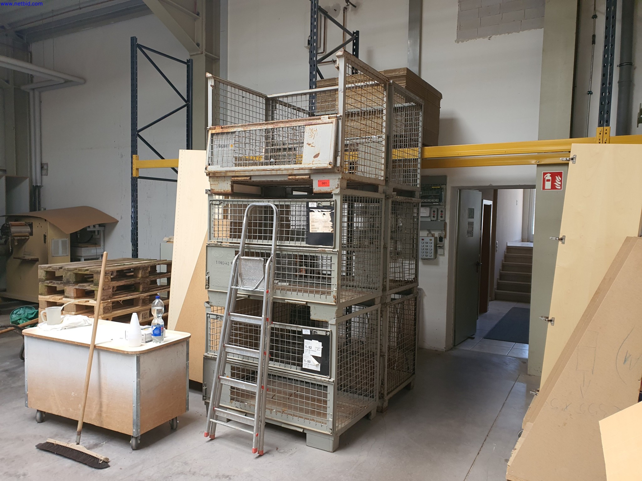 Dobrze utrzymane maszyny do produkcji mebli do salonu-1