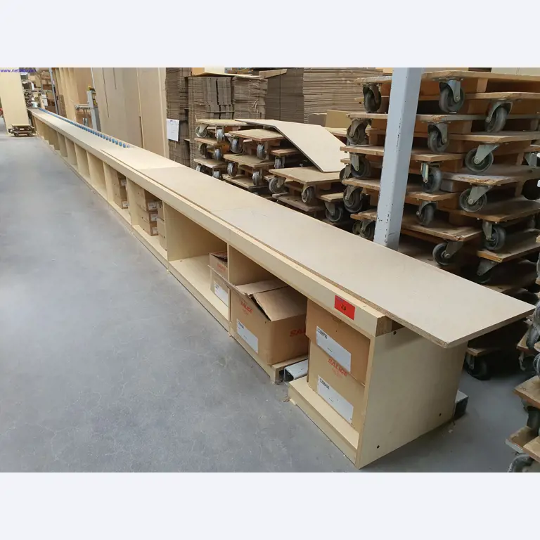 Dobře udržované stroje na výrobu obývacího nábytku-4