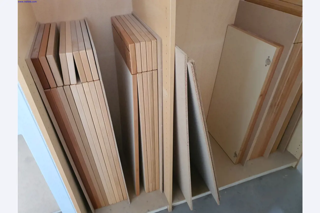 Gepflegte Maschinen zur Herstellung von Wohnraummöbeln-2