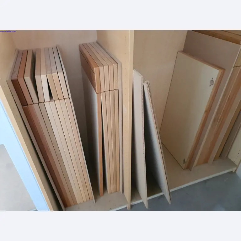 Gepflegte Maschinen zur Herstellung von Wohnraummöbeln-2