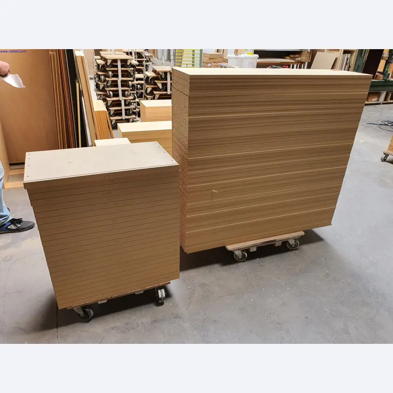 Gepflegte Maschinen zur Herstellung von Wohnraummöbeln-3