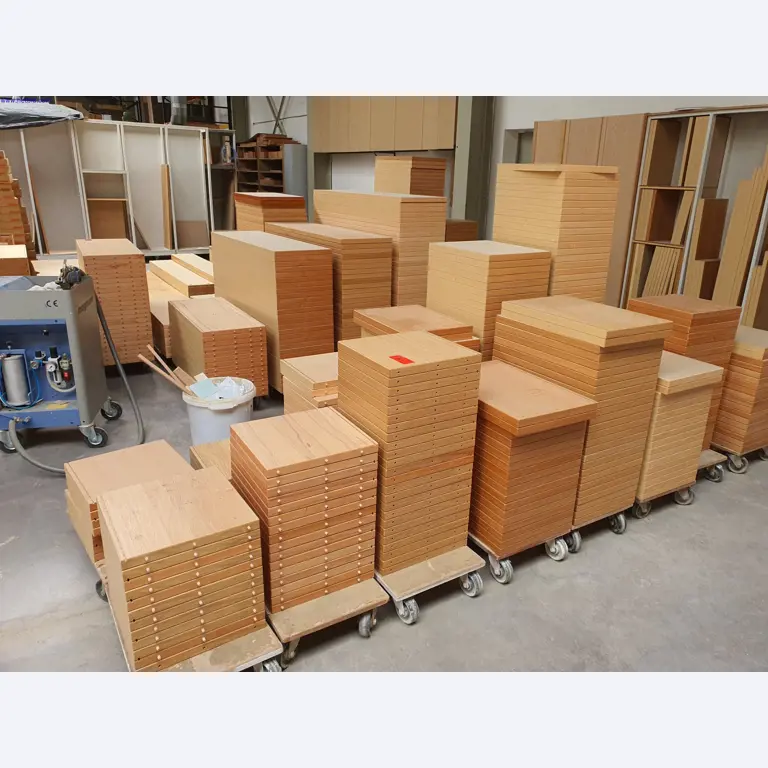 Gepflegte Maschinen zur Herstellung von Wohnraummöbeln-4