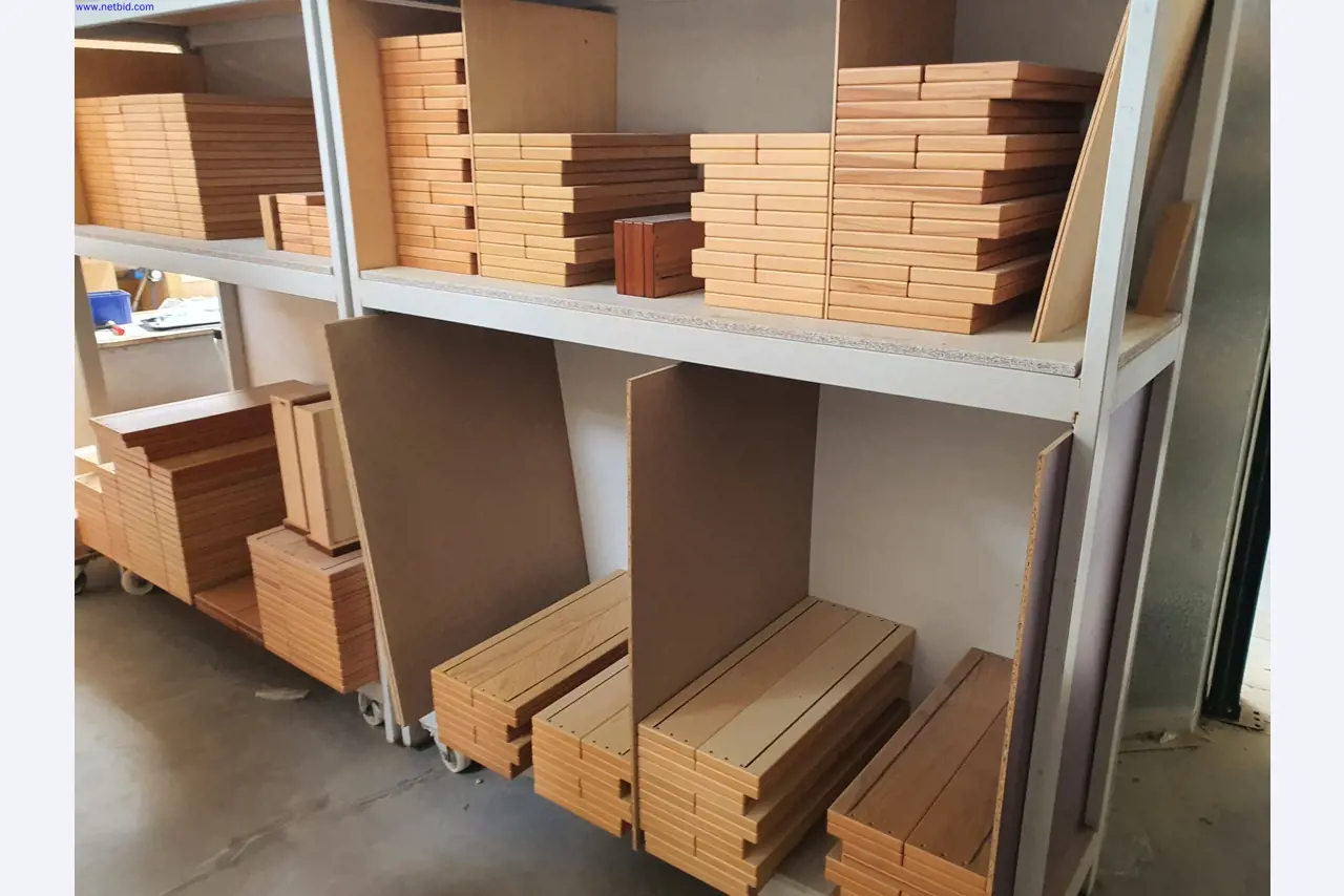 Gepflegte Maschinen zur Herstellung von Wohnraummöbeln-5