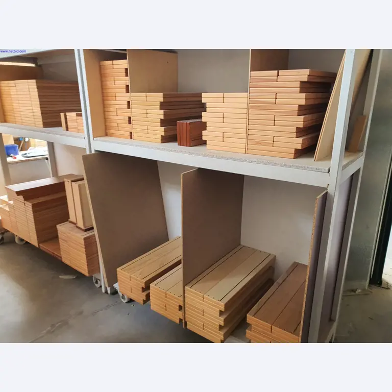 Gepflegte Maschinen zur Herstellung von Wohnraummöbeln-5