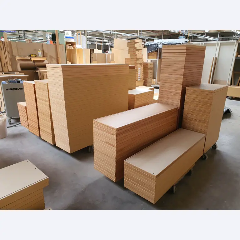 Gepflegte Maschinen zur Herstellung von Wohnraummöbeln-6