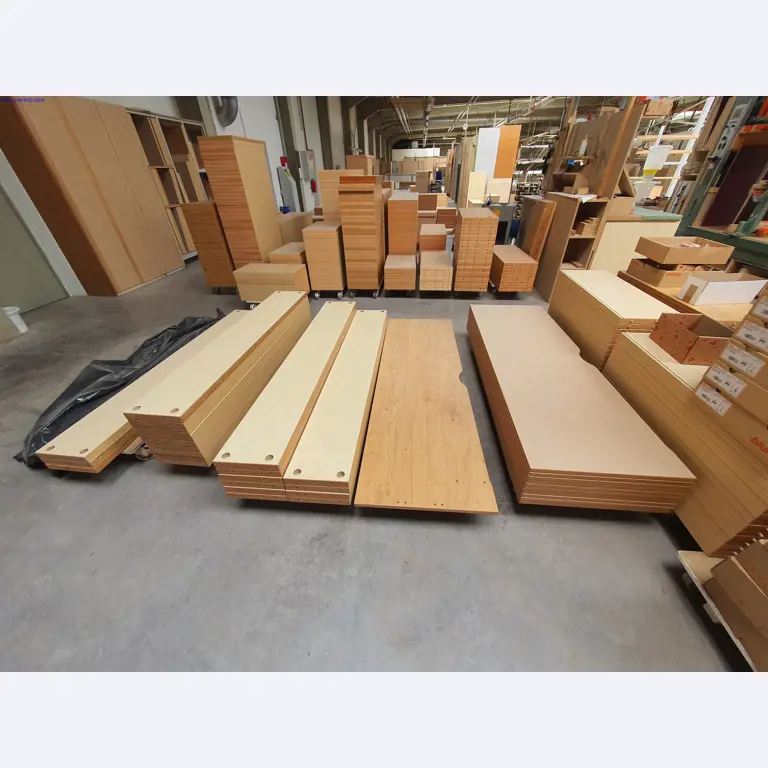 Gepflegte Maschinen zur Herstellung von Wohnraummöbeln-7