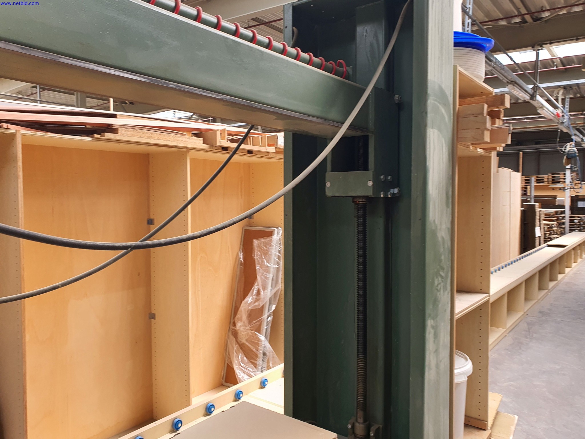 Dobrze utrzymane maszyny do produkcji mebli do salonu-10