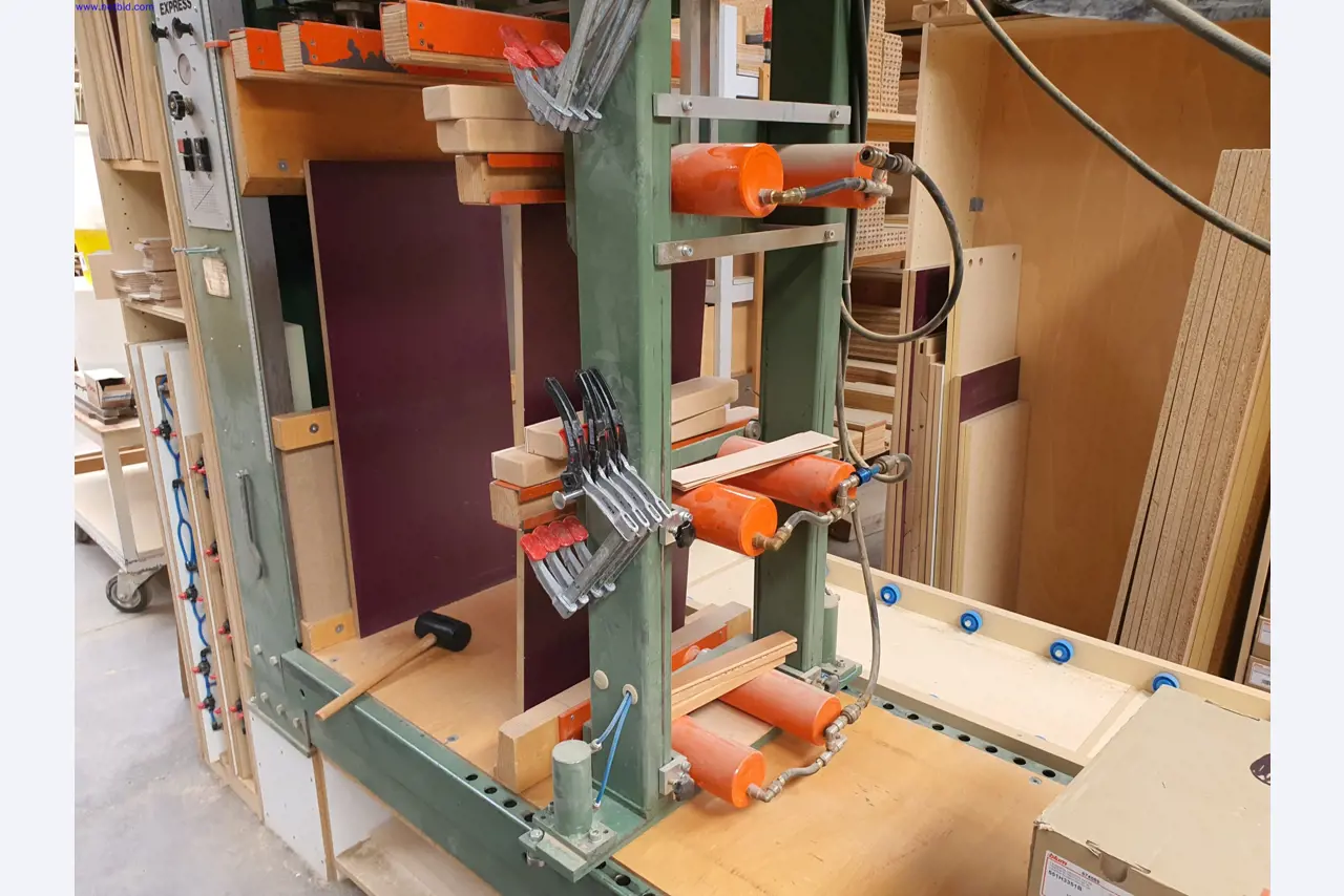 Dobrze utrzymane maszyny do produkcji mebli do salonu-13