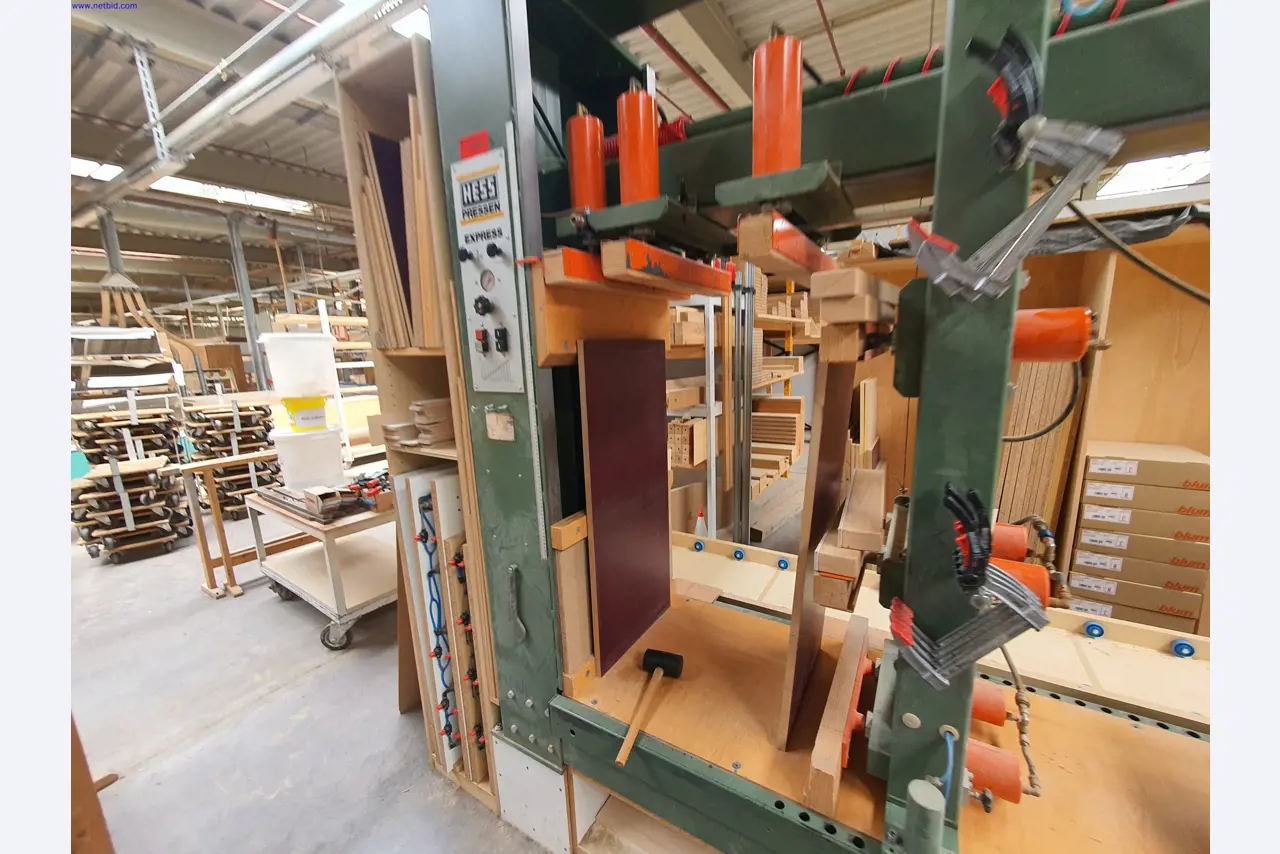 Dobrze utrzymane maszyny do produkcji mebli do salonu-15