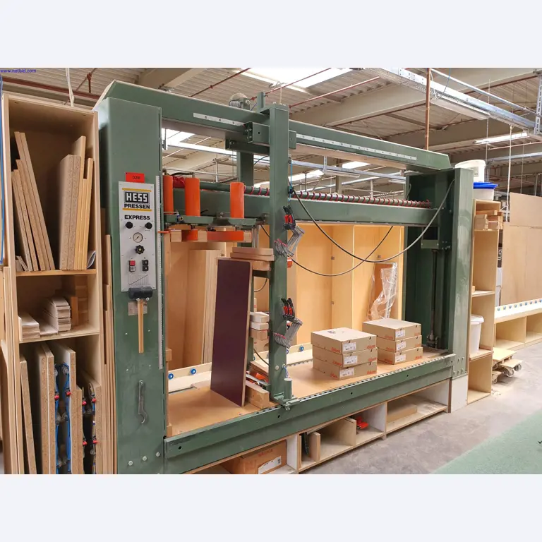 Dobrze utrzymane maszyny do produkcji mebli do salonu-1