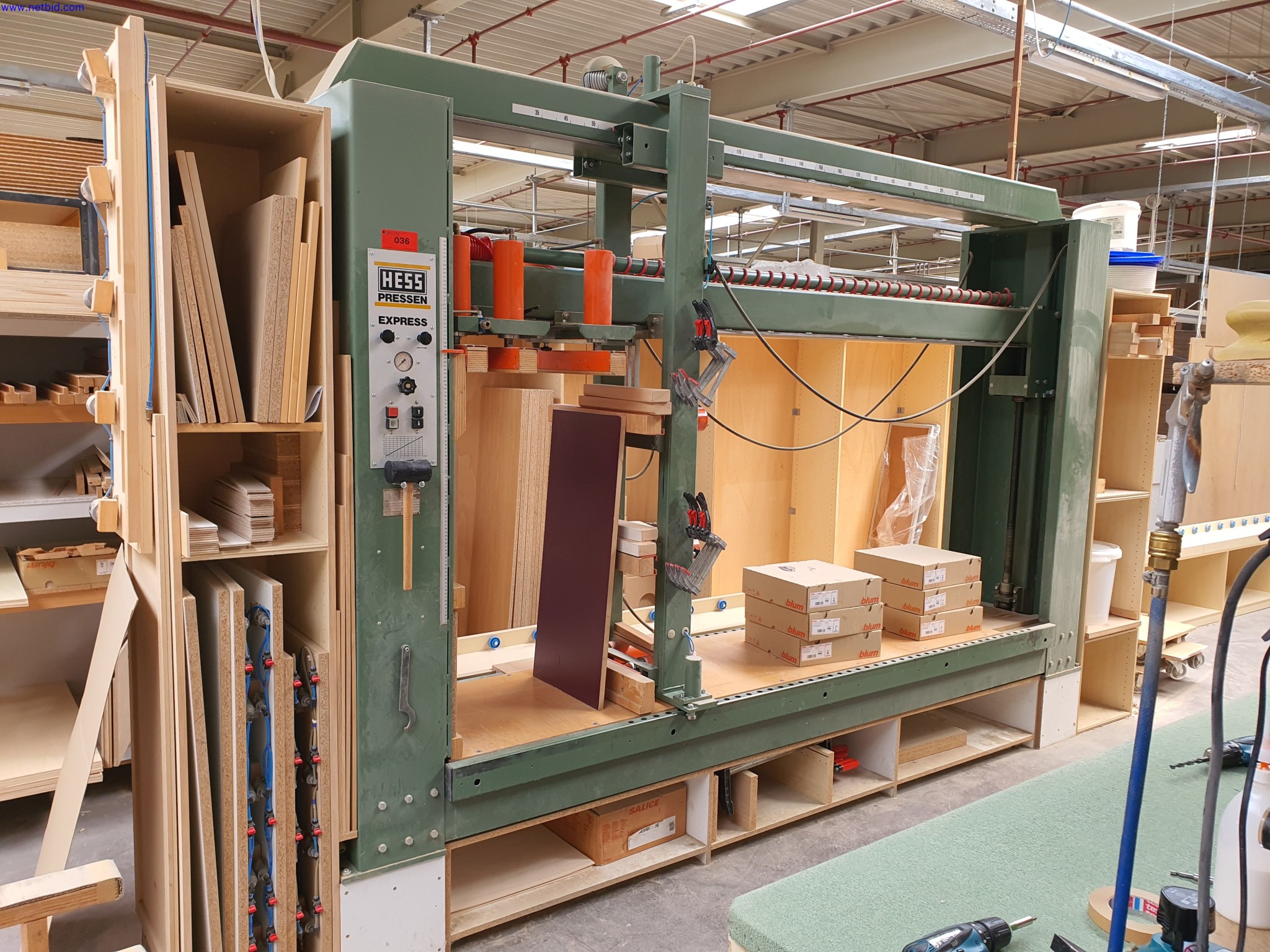 Dobrze utrzymane maszyny do produkcji mebli do salonu-2