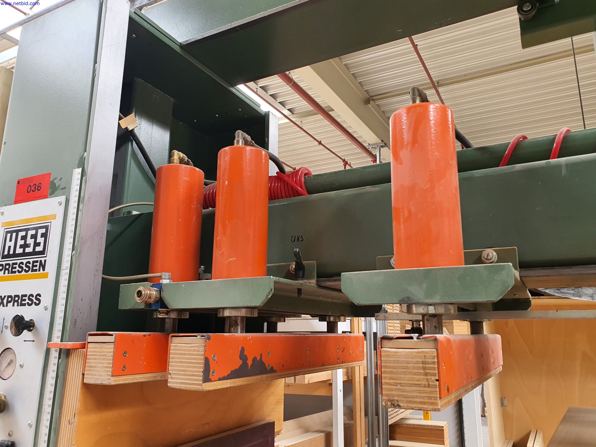 Dobrze utrzymane maszyny do produkcji mebli do salonu-4