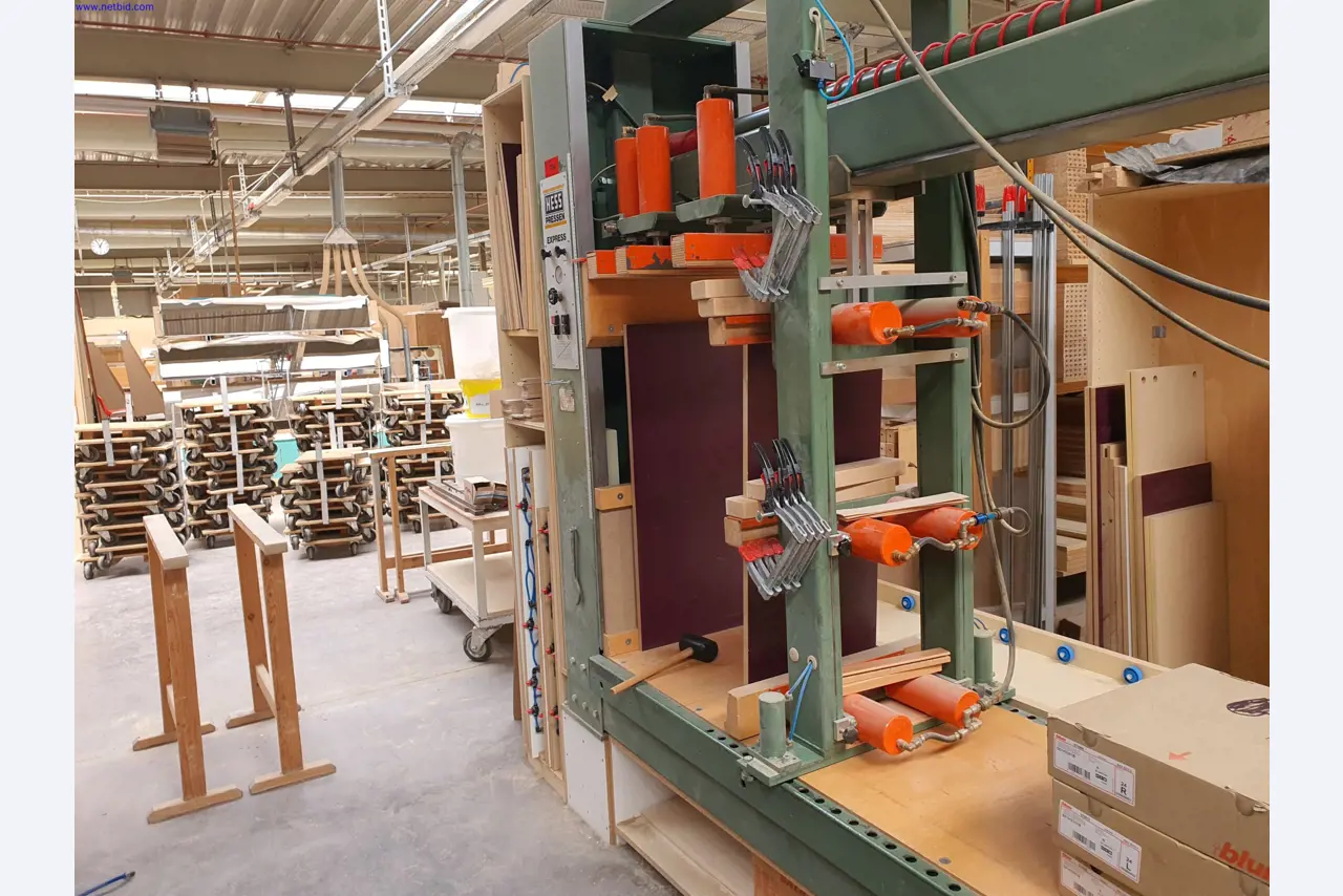 Dobrze utrzymane maszyny do produkcji mebli do salonu-8