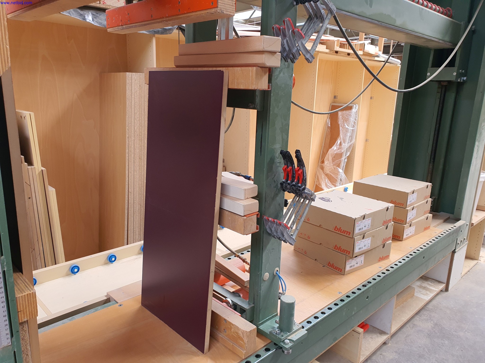 Dobrze utrzymane maszyny do produkcji mebli do salonu-9