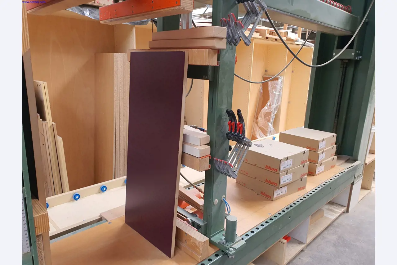 Dobrze utrzymane maszyny do produkcji mebli do salonu-9