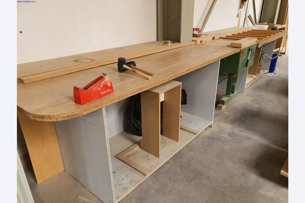 Goed onderhouden machines voor de productie van woonkamermeubels-1