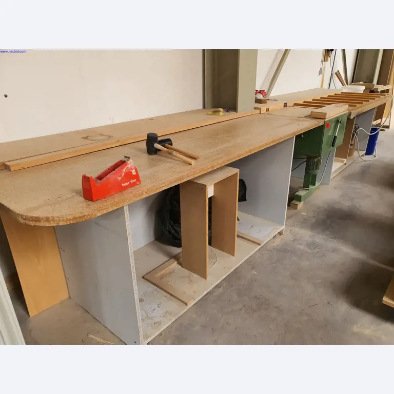 Goed onderhouden machines voor de productie van woonkamermeubels-1