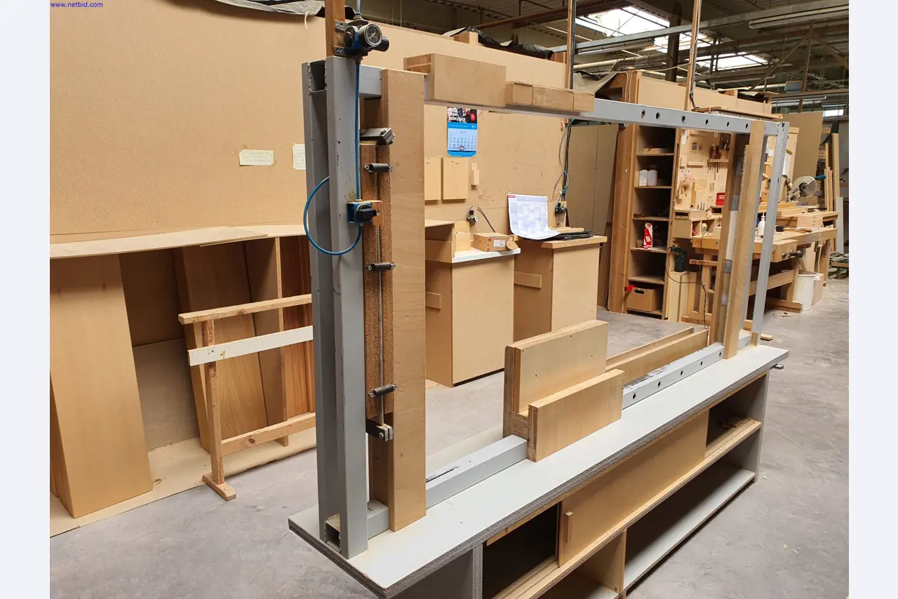 Goed onderhouden machines voor de productie van woonkamermeubels-3