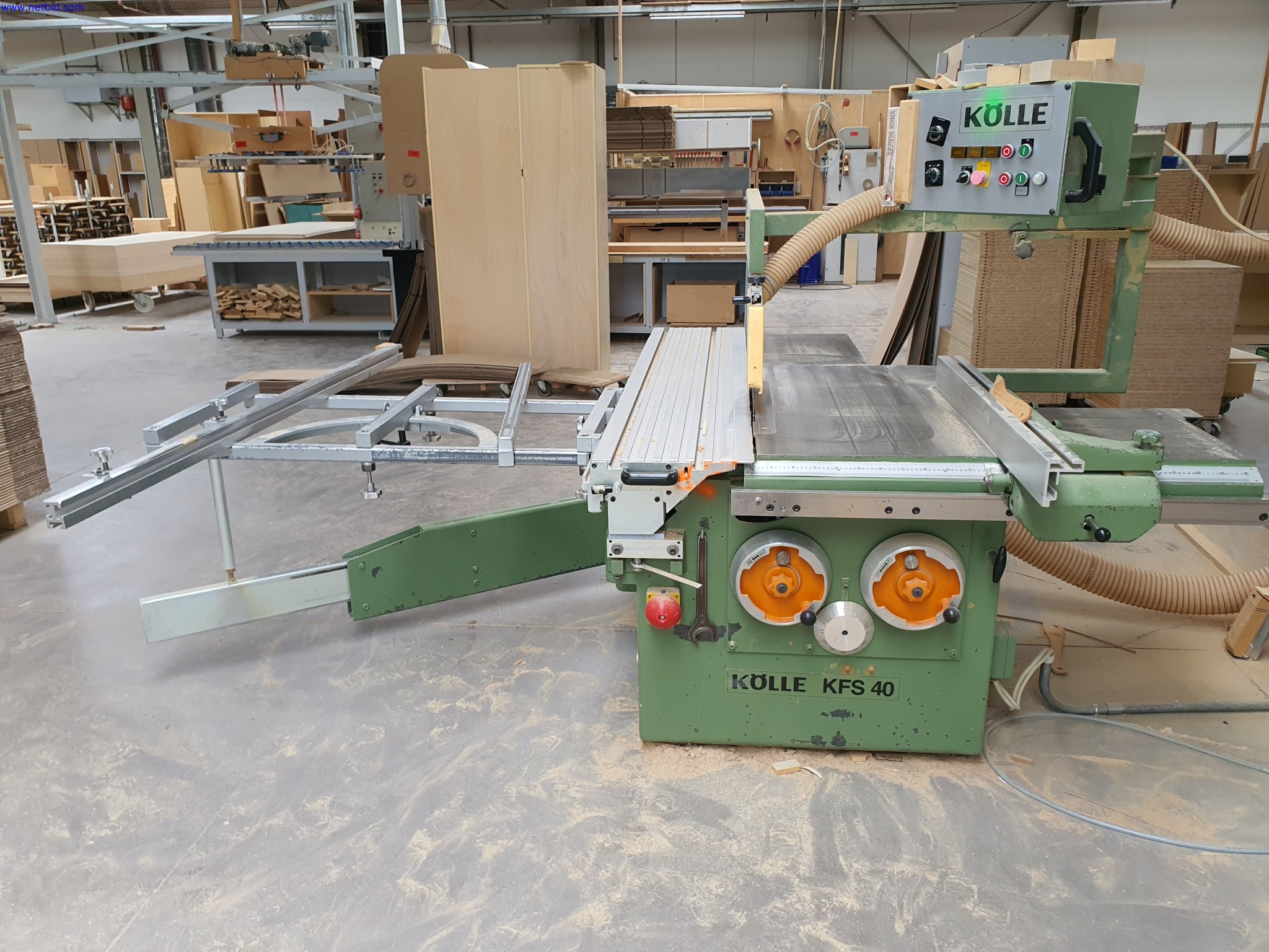 Dobrze utrzymane maszyny do produkcji mebli do salonu-2