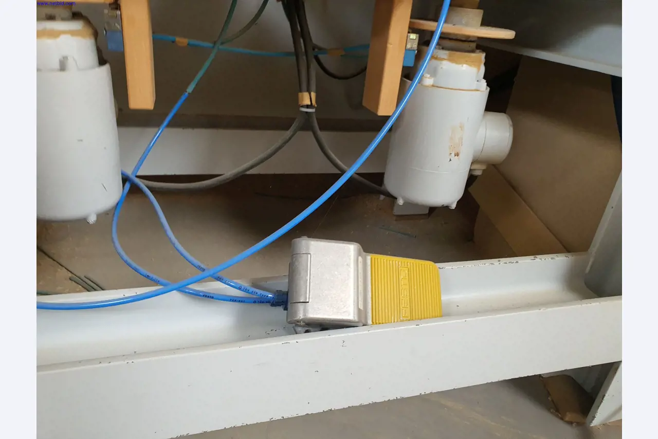 Goed onderhouden machines voor de productie van woonkamermeubels-1