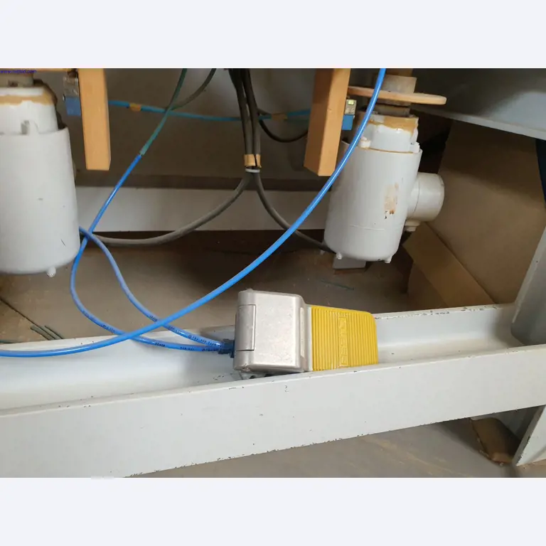 Goed onderhouden machines voor de productie van woonkamermeubels-1