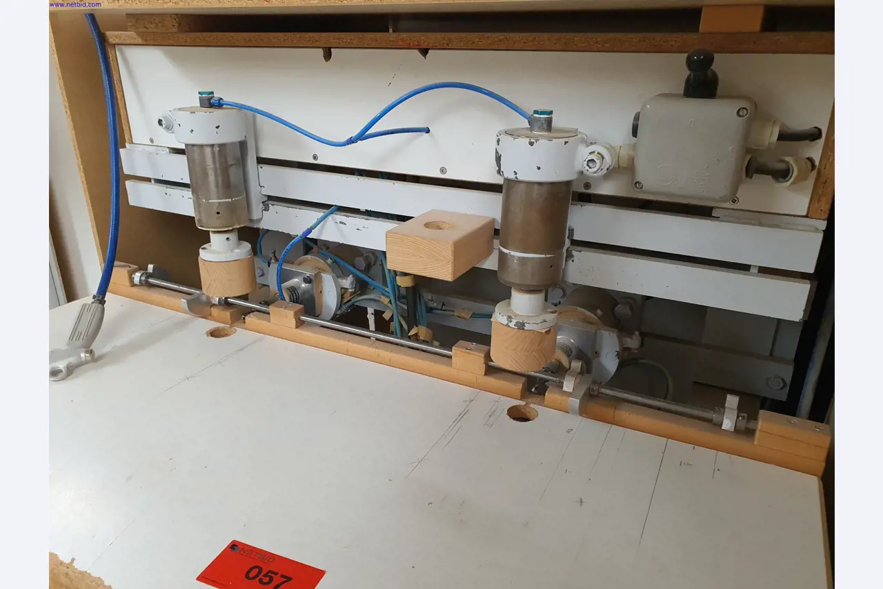 Goed onderhouden machines voor de productie van woonkamermeubels-3