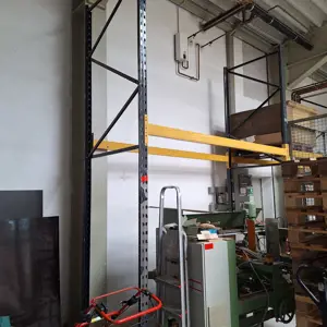 Heavy-duty pallet racking