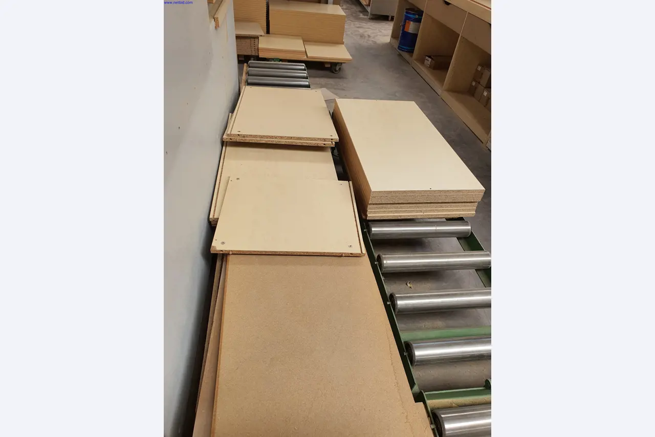 Well-maintained machines for the production of living room furniture-1