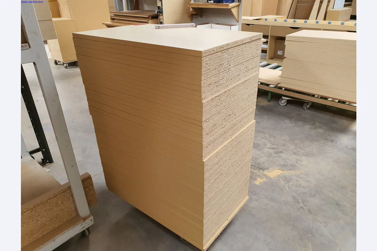 Well-maintained machines for the production of living room furniture-2