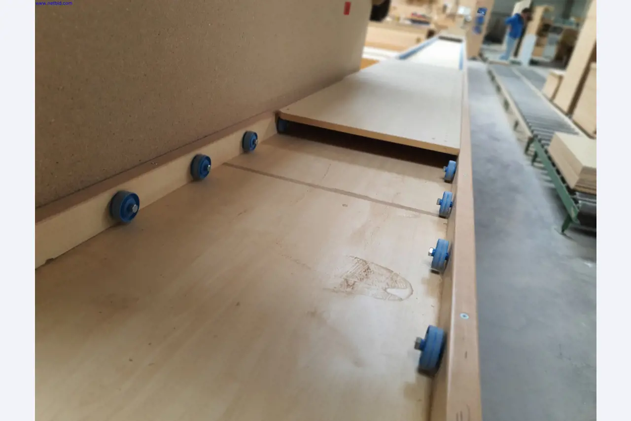 Well-maintained machines for the production of living room furniture-2