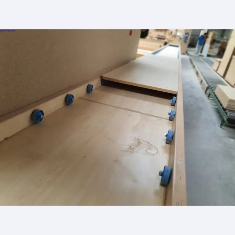 Well-maintained machines for the production of living room furniture-2