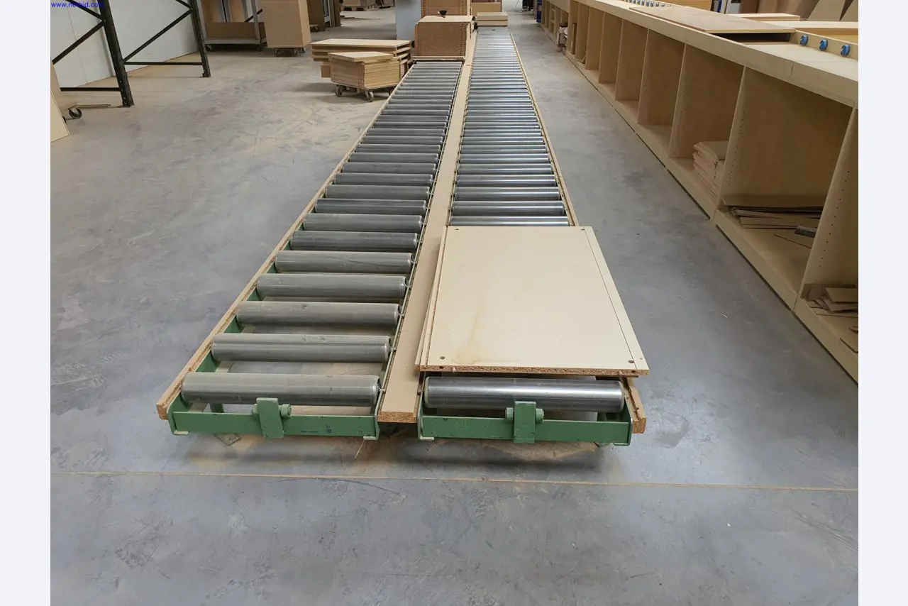 Well-maintained machines for the production of living room furniture-1