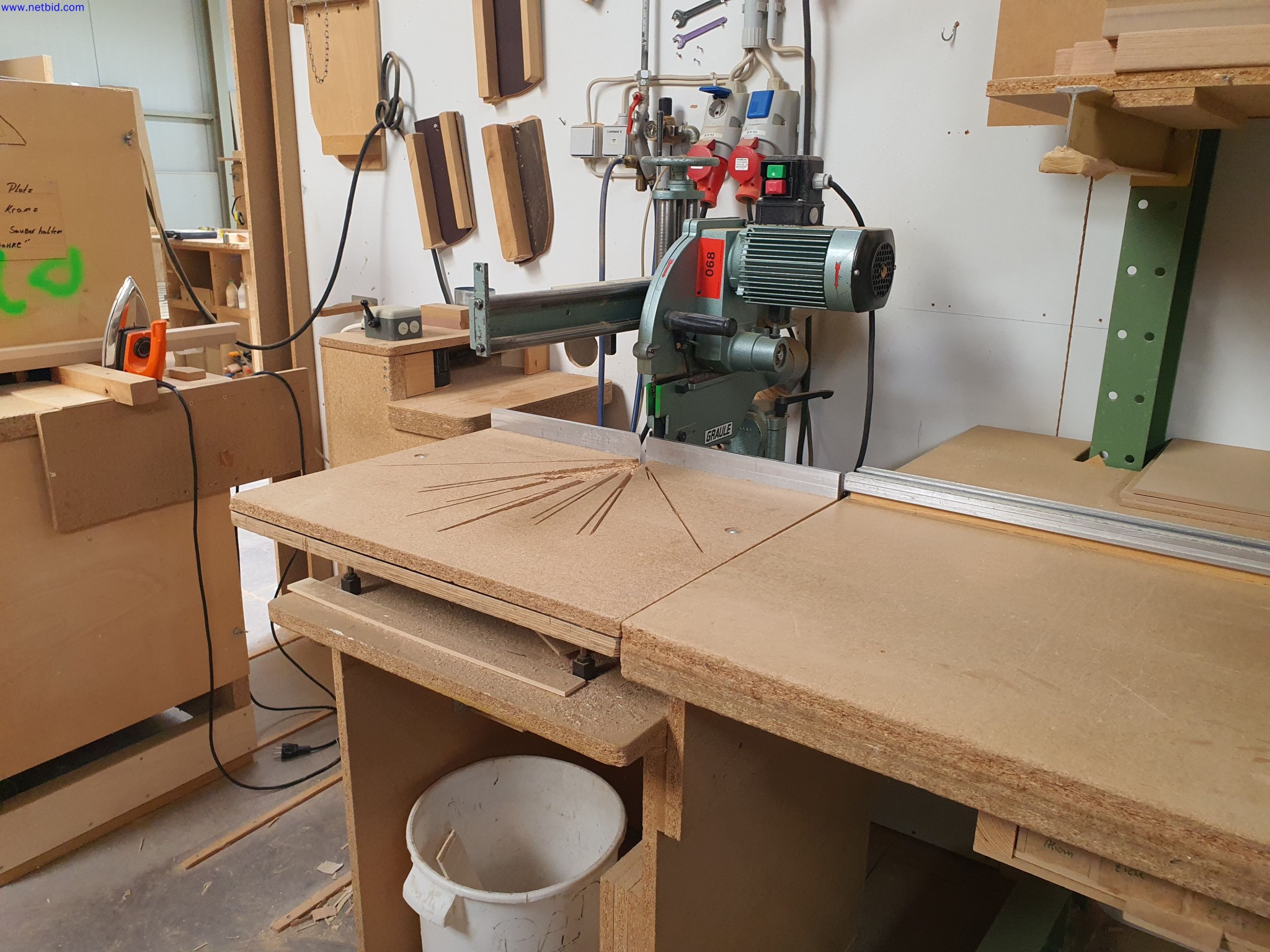 Dobro vzdrževani stroji za proizvodnjo pohištva za dnevne sobe-2