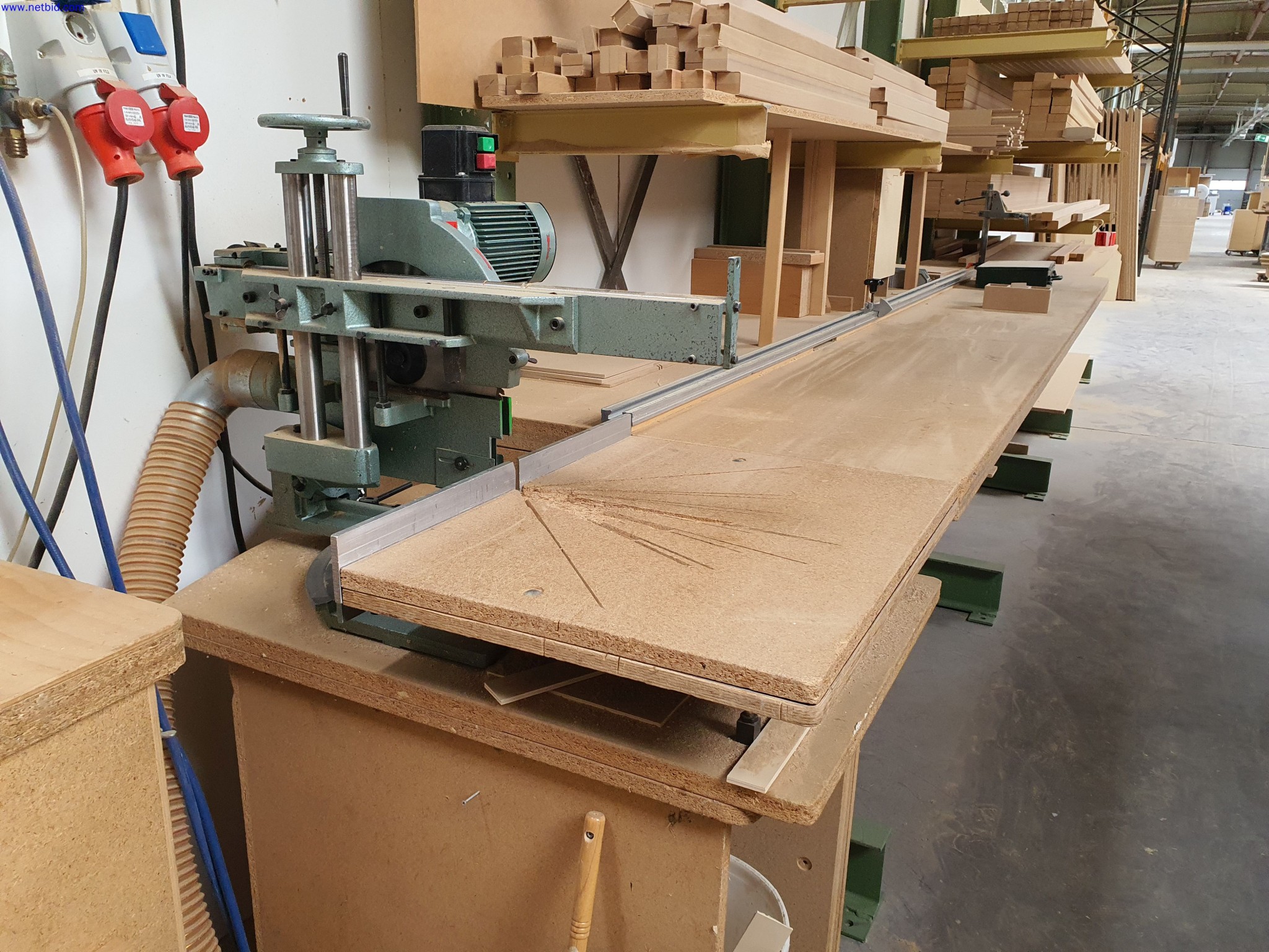 Dobro vzdrževani stroji za proizvodnjo pohištva za dnevne sobe-4