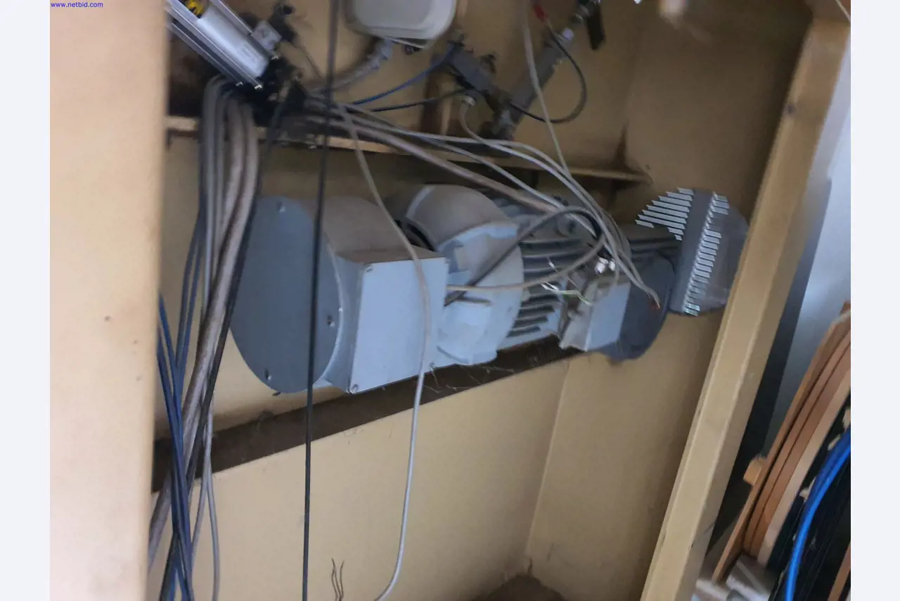 Goed onderhouden machines voor de productie van woonkamermeubels-10