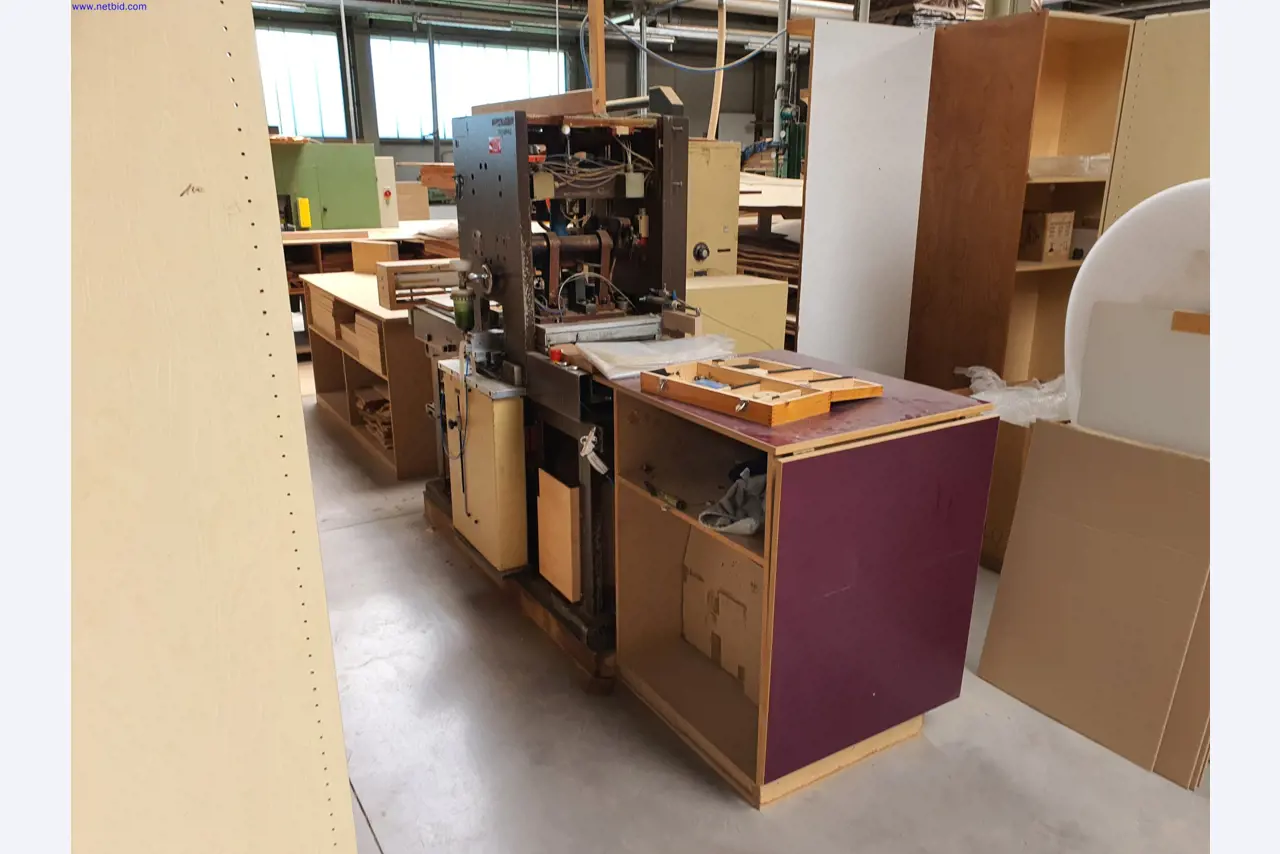 Goed onderhouden machines voor de productie van woonkamermeubels-2