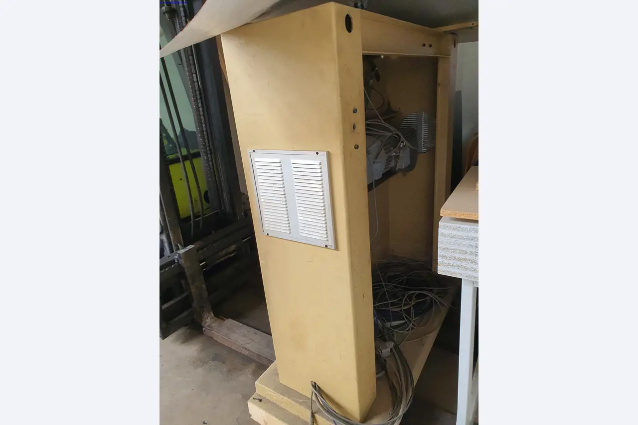 Goed onderhouden machines voor de productie van woonkamermeubels-3