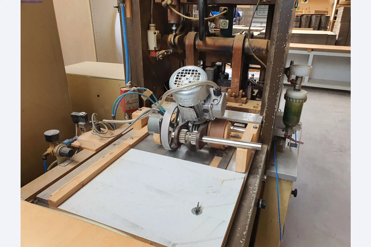 Goed onderhouden machines voor de productie van woonkamermeubels-5