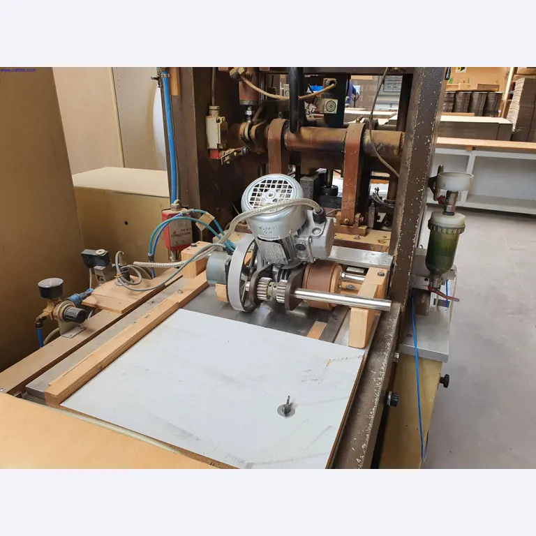 Goed onderhouden machines voor de productie van woonkamermeubels-5