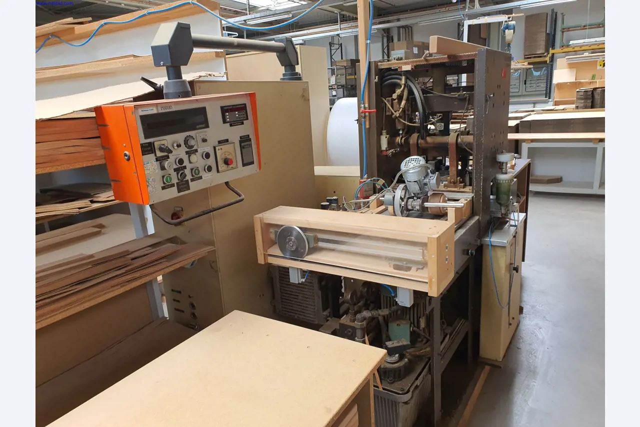 Goed onderhouden machines voor de productie van woonkamermeubels-7