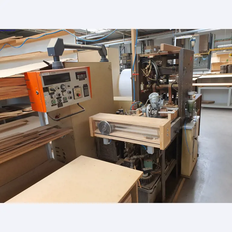 Goed onderhouden machines voor de productie van woonkamermeubels-7