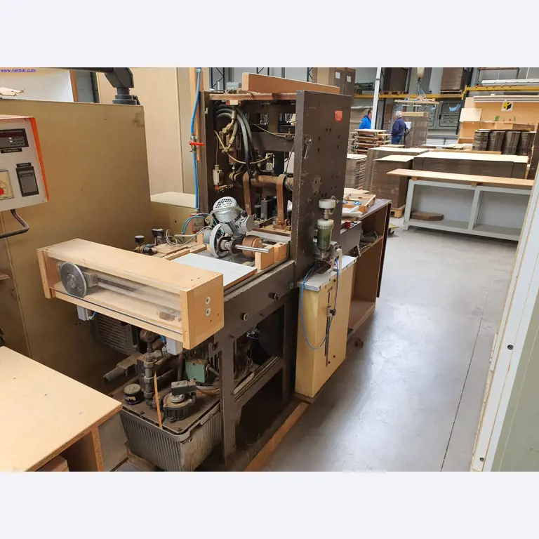 Goed onderhouden machines voor de productie van woonkamermeubels-8