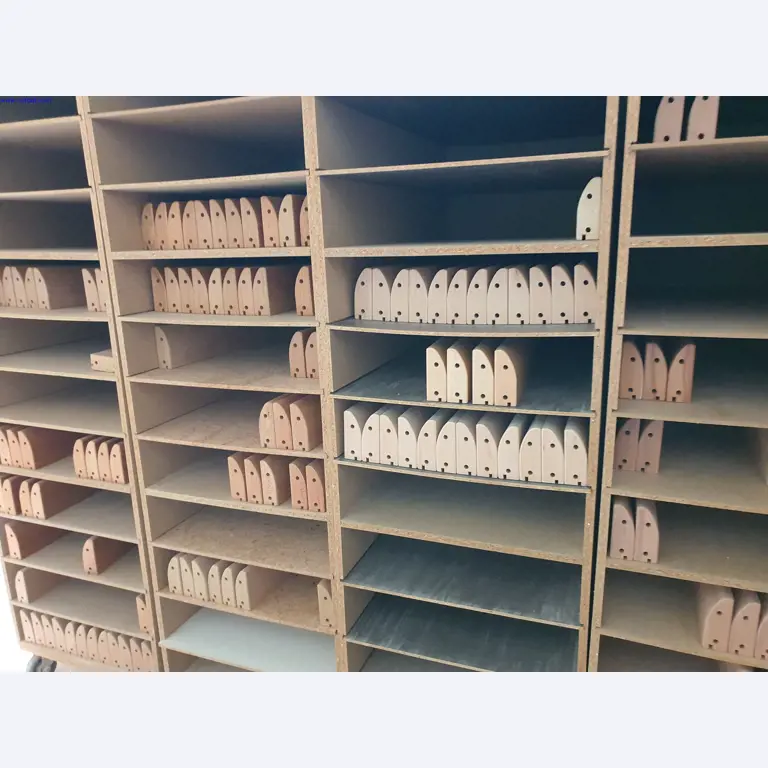 Dobrze utrzymane maszyny do produkcji mebli do salonu-1