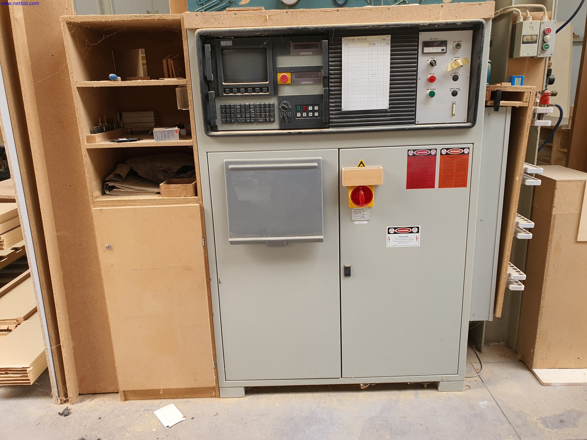 Dobrze utrzymane maszyny do produkcji mebli do salonu-11