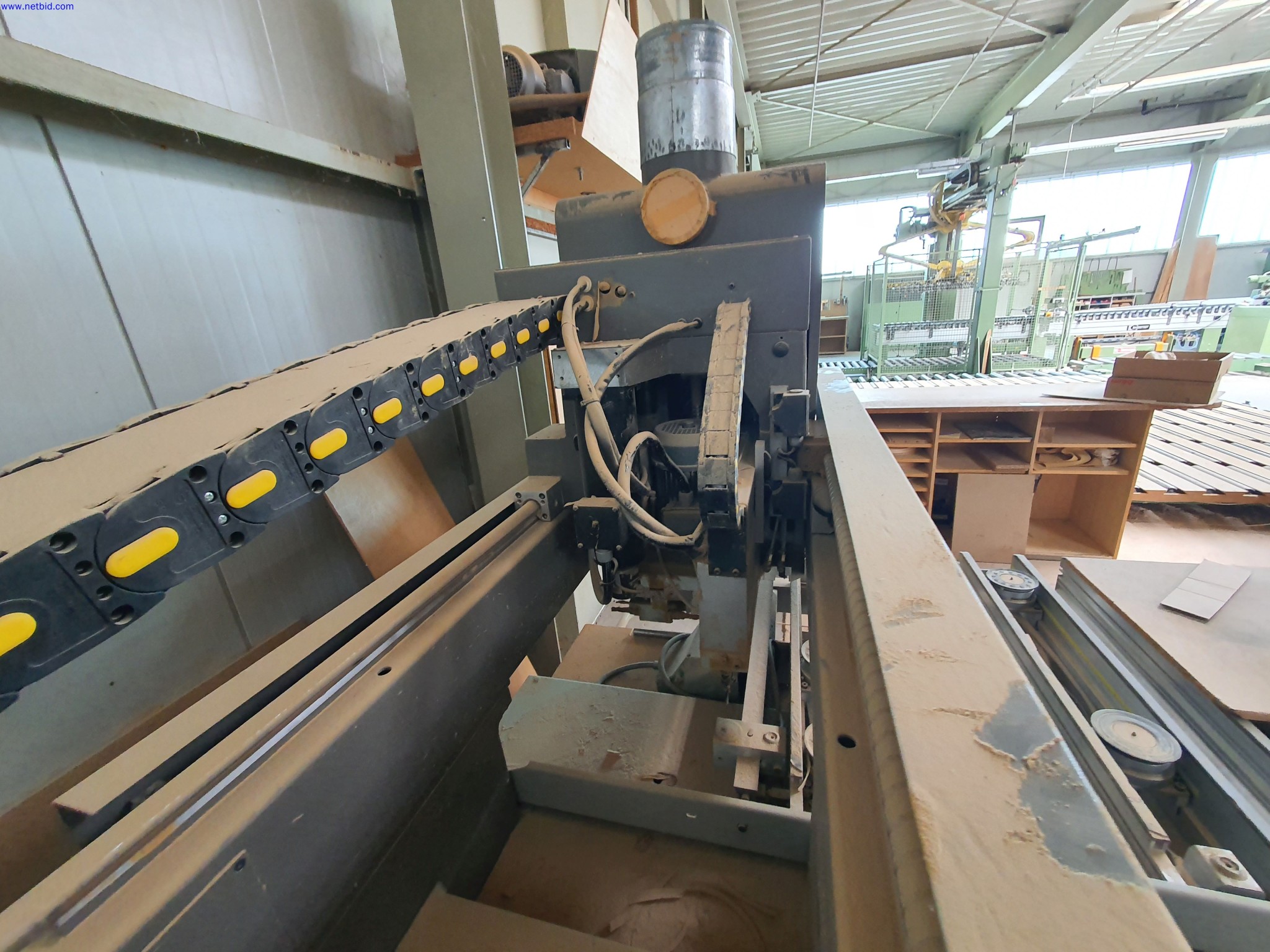 Dobrze utrzymane maszyny do produkcji mebli do salonu-13