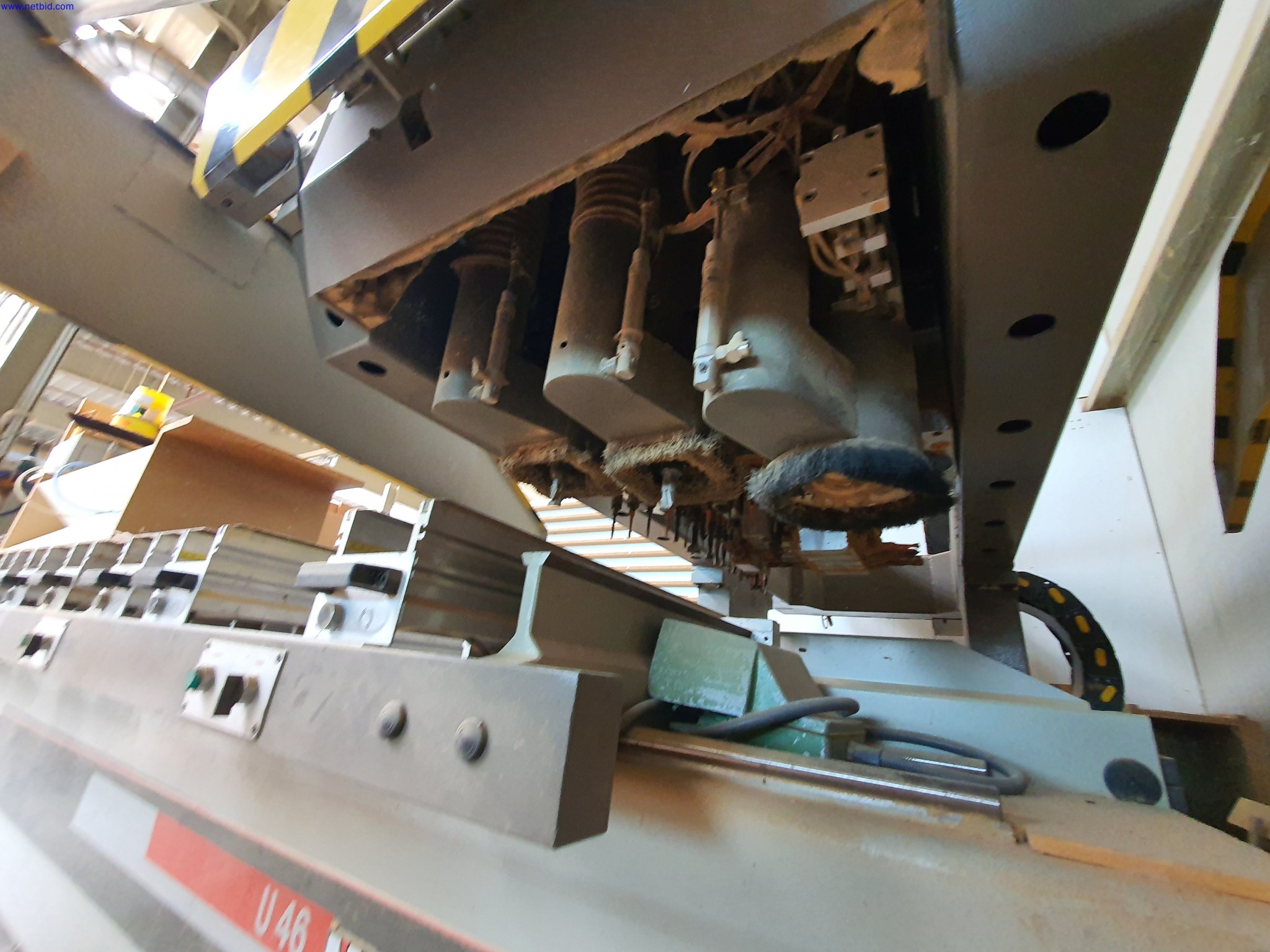 Dobrze utrzymane maszyny do produkcji mebli do salonu-14