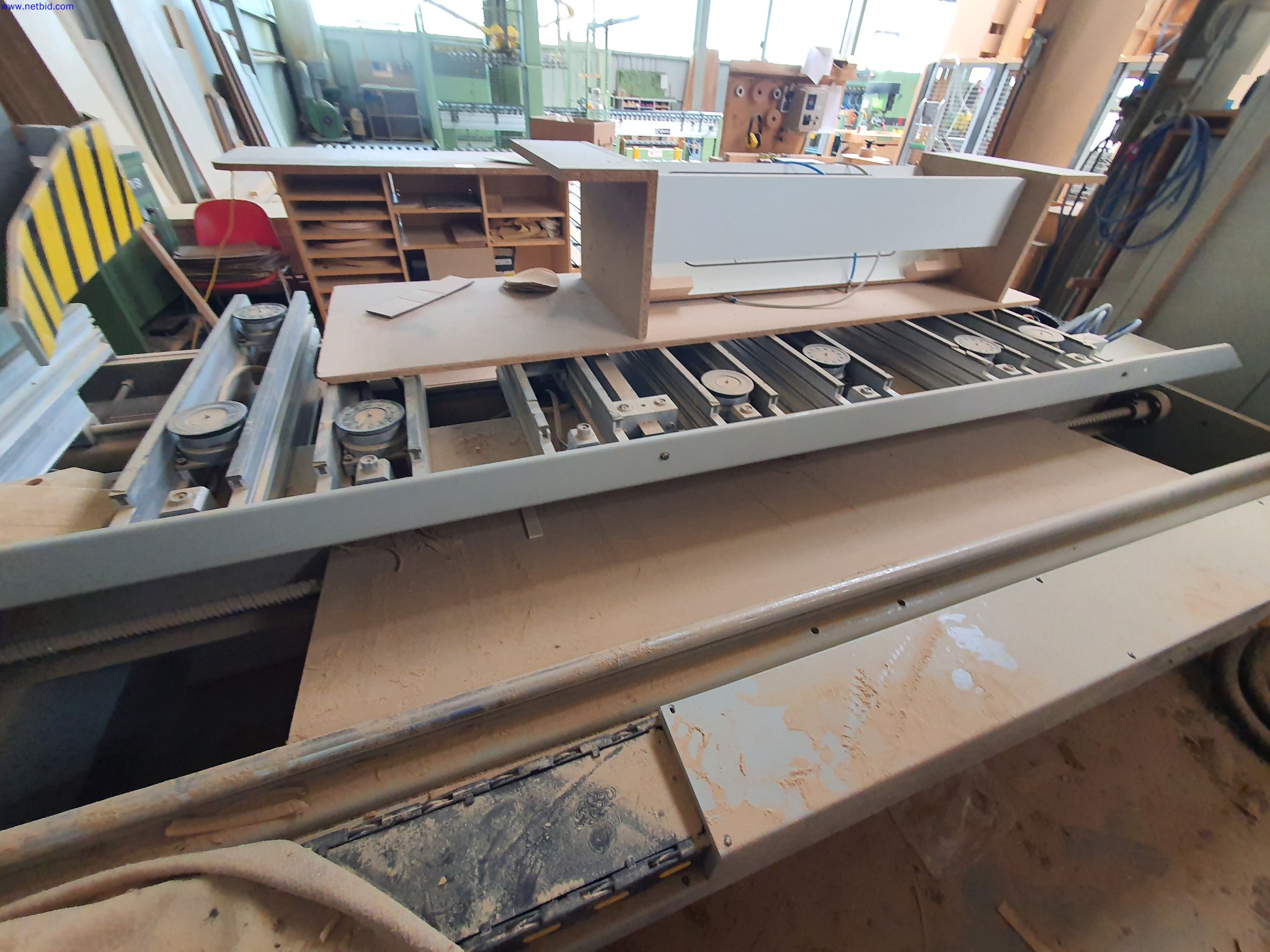 Dobrze utrzymane maszyny do produkcji mebli do salonu-17