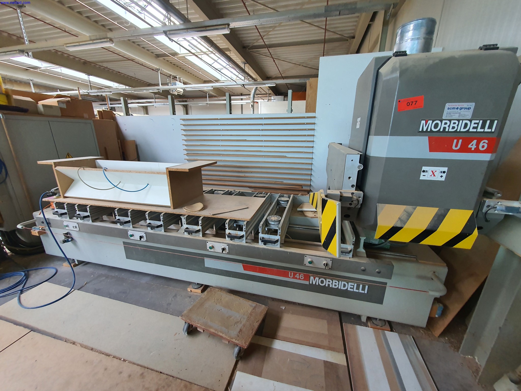 Dobrze utrzymane maszyny do produkcji mebli do salonu-1