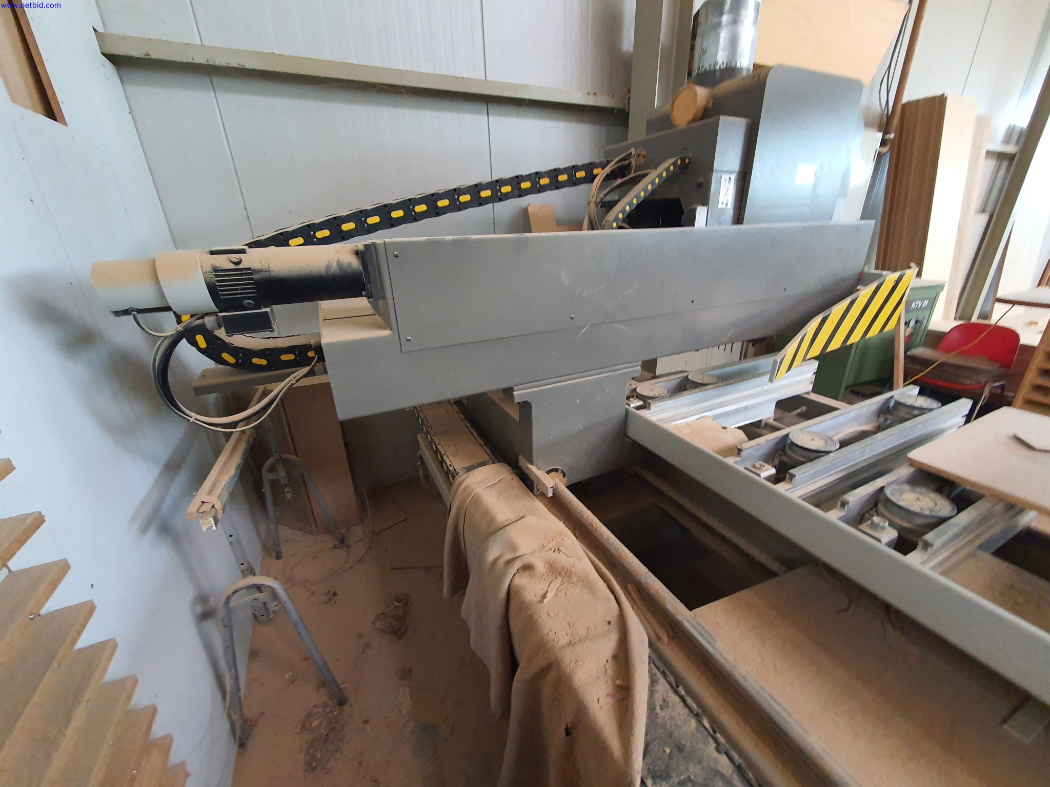 Dobrze utrzymane maszyny do produkcji mebli do salonu-2